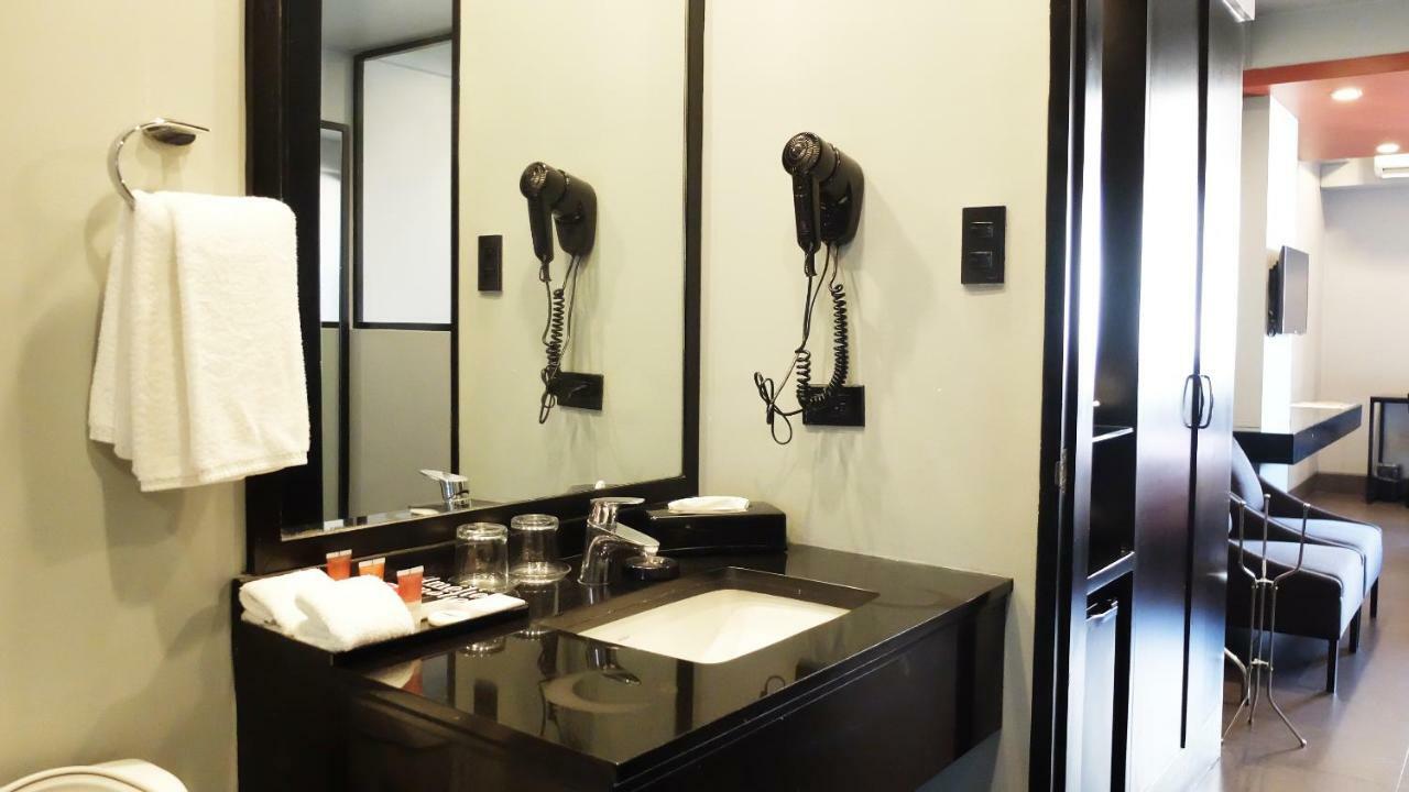 Amelie Hotel Manila Exteriör bild